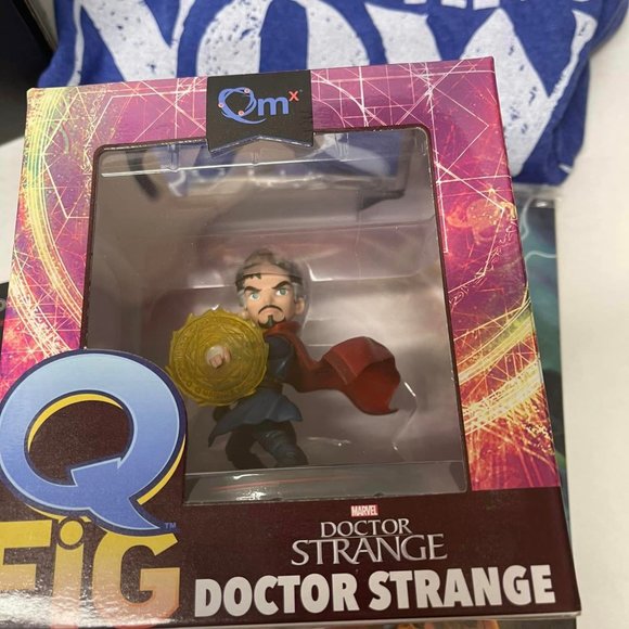 LOOT CRATE-- NOV. 2016.. Dr. Strange Toy, T-shirt--3 X-L, and MORE.... COLLECTOR - Picture 7 of 11